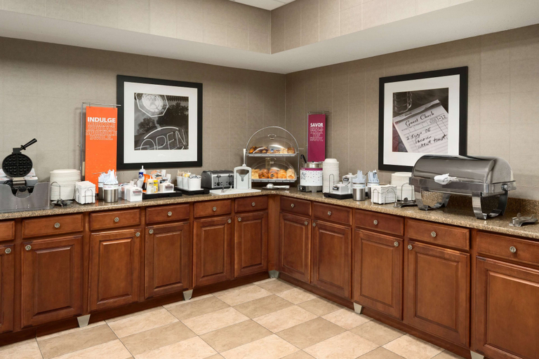 Food & Drinks 5, Hampton Inn & Suites Detroit/Sterling Heights, Macomb