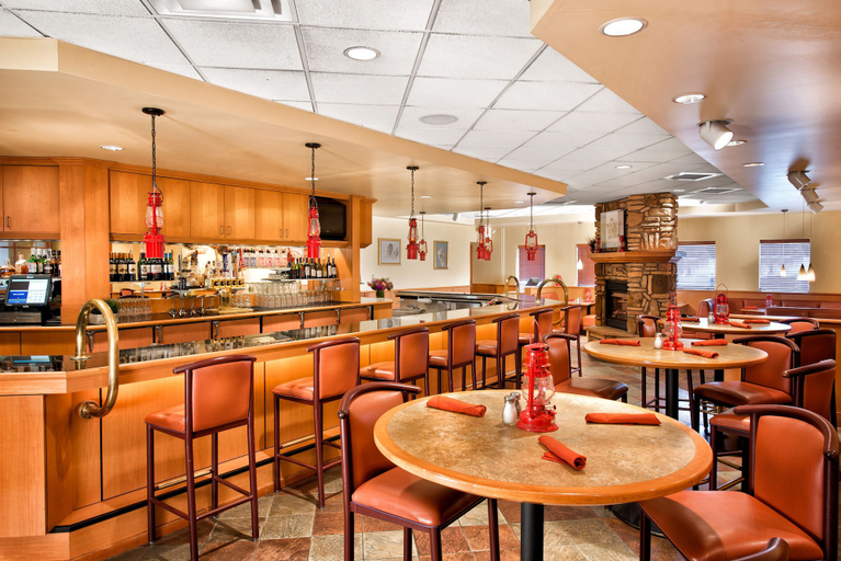 Food & Drinks 5, Westmark Fairbanks Hotel & Conference Center, Fairbanks North Star