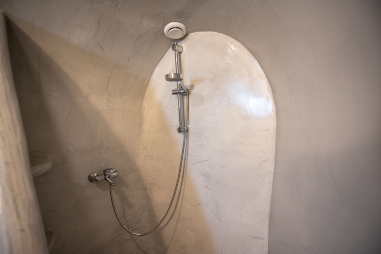 Bathroom 4, Caves 1880, South Aegean