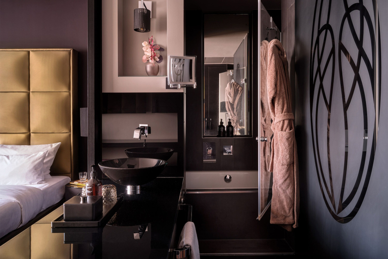 Bedroom 2, Roomers Frankfurt Central, Autograph Collection, Frankfurt am Main