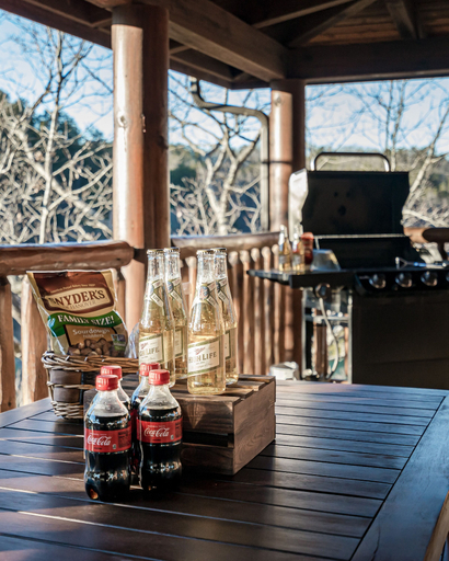 Food & Drinks 5, Bear Vista Retreat w HotTub Pool View, Sevier