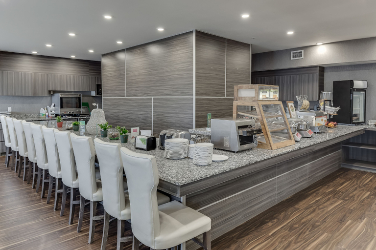 Food & Drinks 5, Home Inn & Suites Saskatoon South, Division No. 11