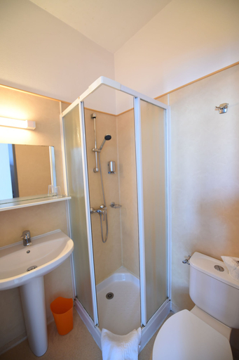 Bathroom, Le Juliano, Gironde