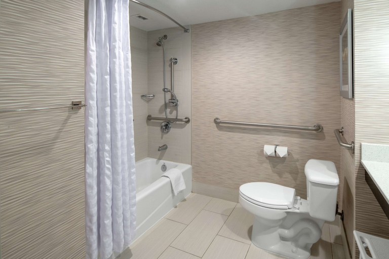 Bathroom 5, DoubleTree by Hilton Hotel Jacksonville Airport, Duval