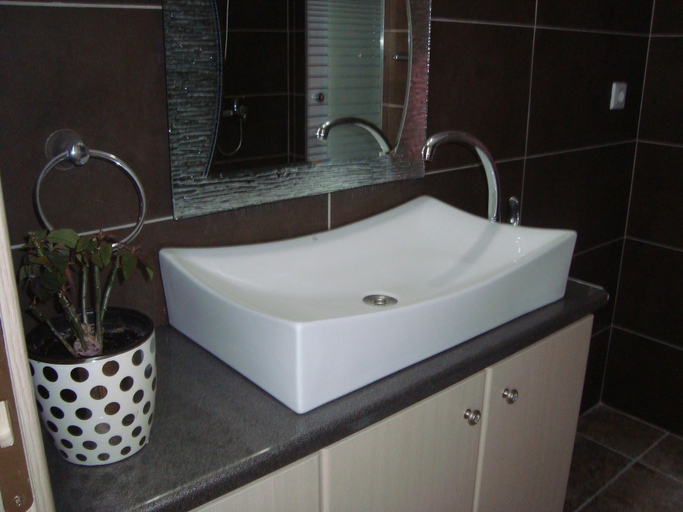 Bathroom 4, King's View, North Aegean