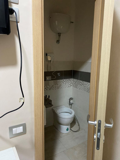 Bathroom 4, Hotel Poker, Napoli