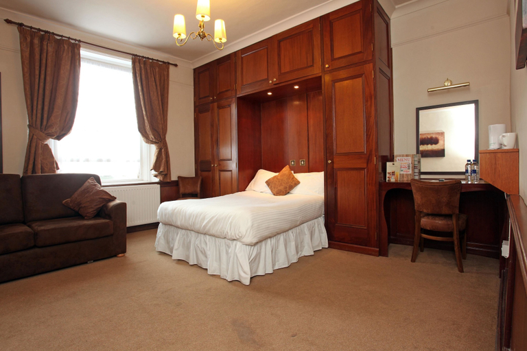 Bedroom 2, White Hart, Andover by Marston's Inns, Hampshire