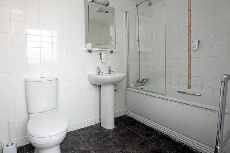 Bathroom 3, White Hart, Andover by Marston's Inns, Hampshire