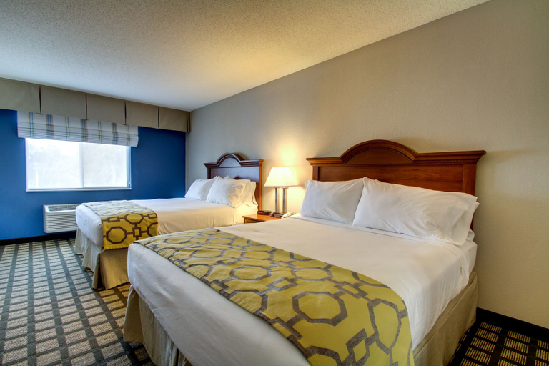 Bedroom 3, Galesburg Inn and Suites, Knox