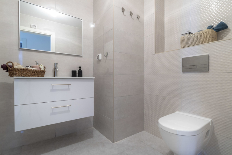 Bathroom 4, JTower - Isrentals