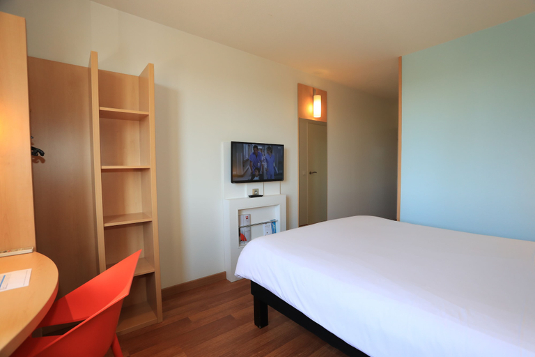 Bedroom 3, ibis Aurillac, Cantal