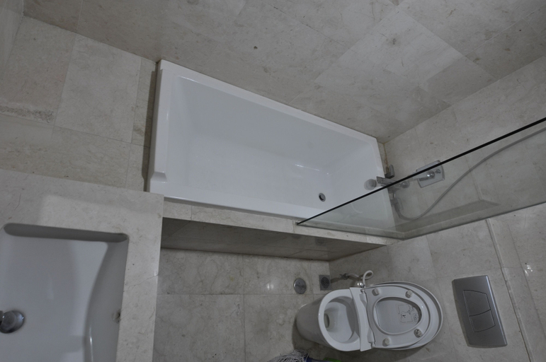 Bathroom 4, Spacious room at 23th city view, Jakarta Selatan
