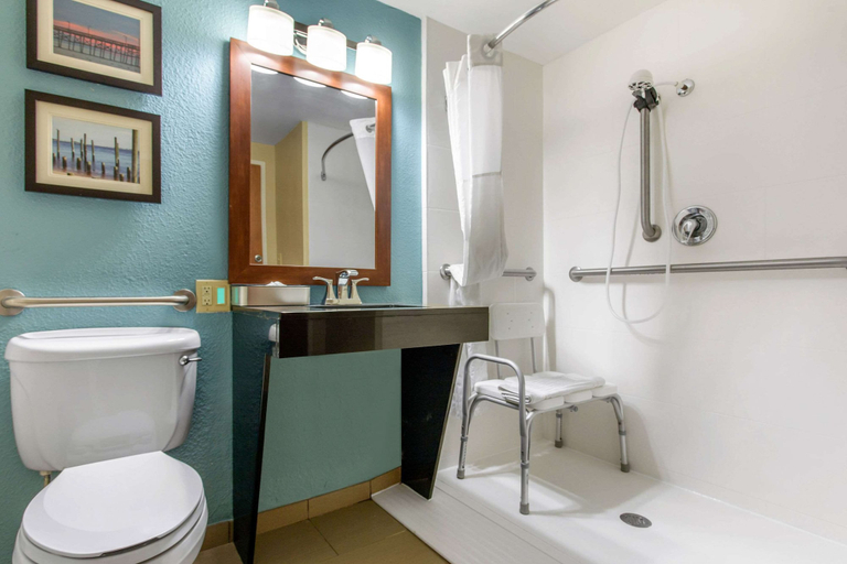 Bathroom 3, Comfort Suites Southport - Oak Island, Brunswick