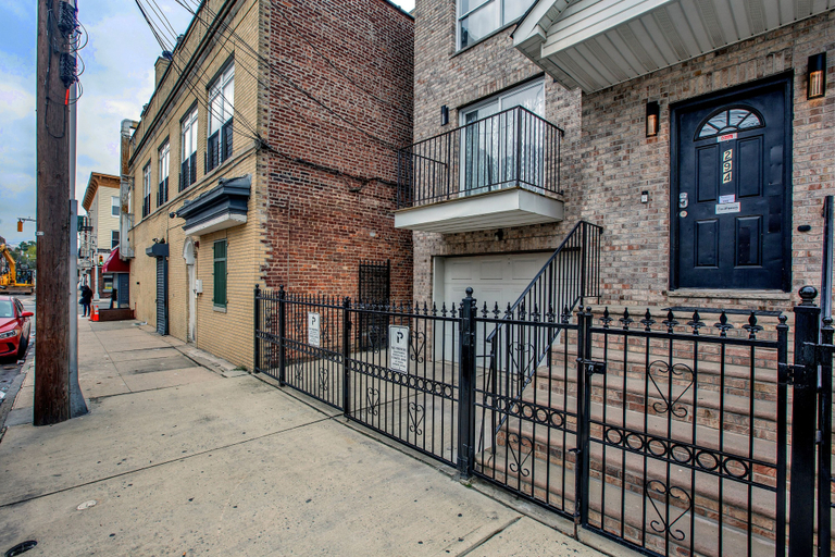 Exterior & Views 2, Racpanos Modern Stay on Forrest Street, Jersey City
