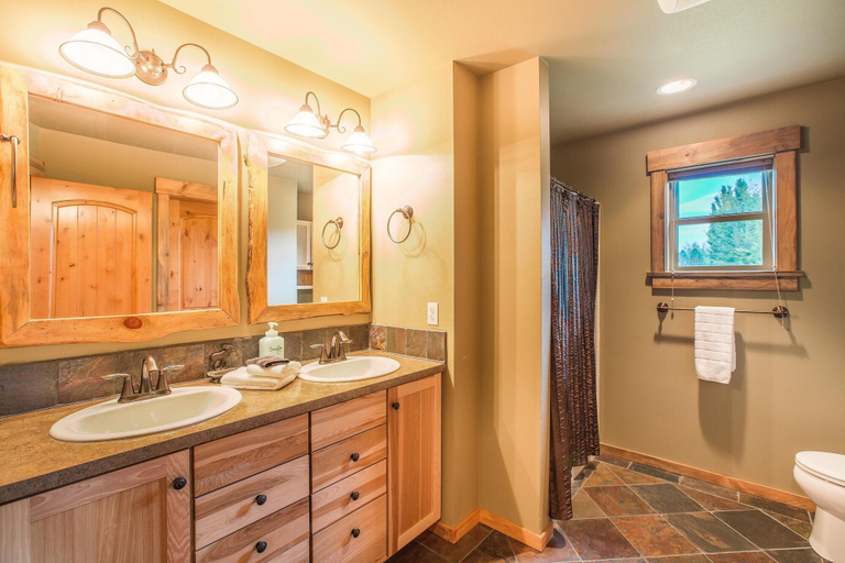 Bathroom 4, Icicle Creek Lodge, Chelan