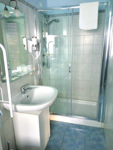 Bathroom 3, Michelangelo BB Rooms, Catania