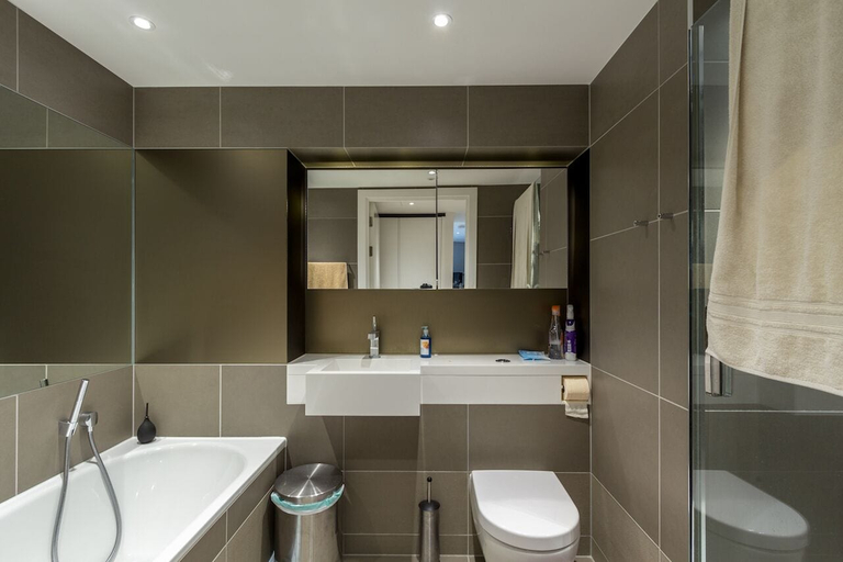 Bathroom 3, Stylish 2 Bed Flats Near US Embassy, London
