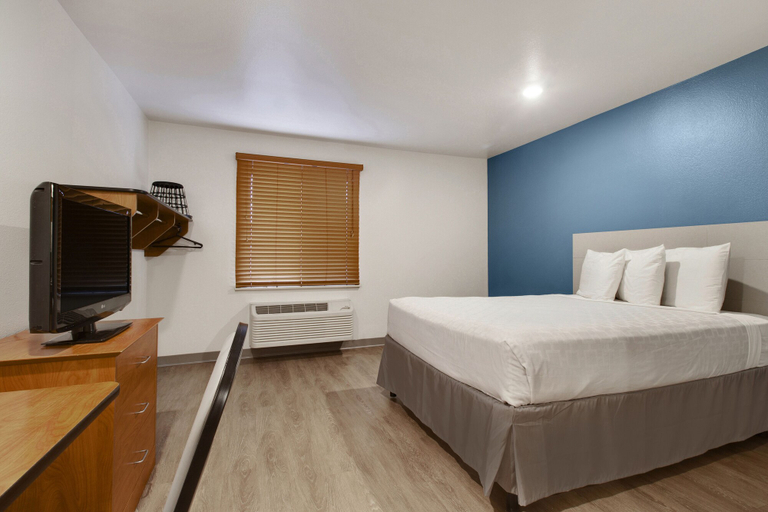 Bedroom 4, WoodSpring Suites Houston I-45 Airtex, Houston