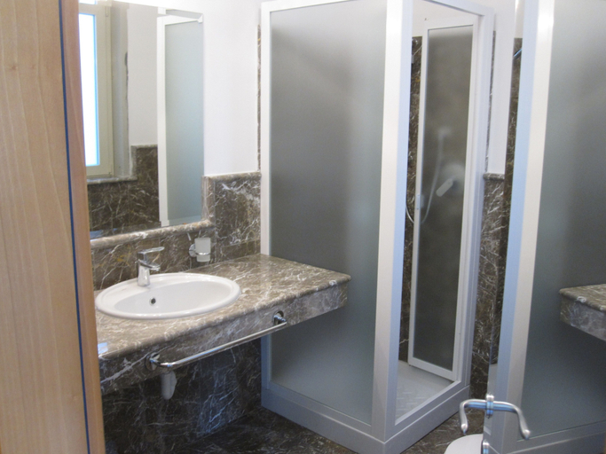 Bathroom 4, Hotel Panoramic, Messina