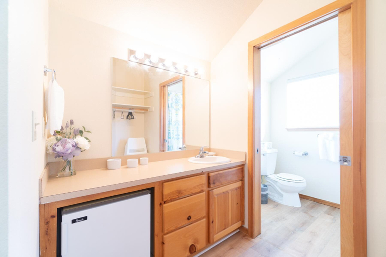 Bathroom 1, Tolovana #3, Clatsop