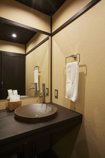 Bathroom 4, Rinn Umekoji, Kyoto