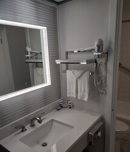 Bathroom 5, Kings Inn San Diego, San Diego