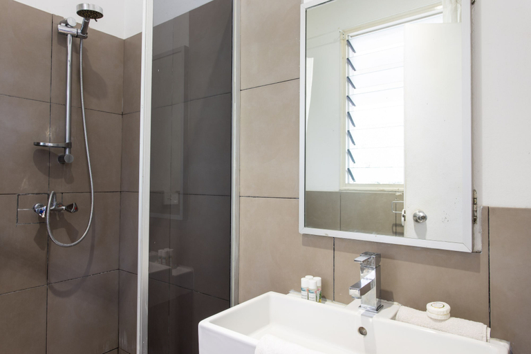 Bathroom, Ocean View Apartments, Port Vila