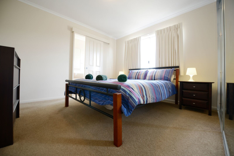 Bedroom 2, Wavecrest Village & Tourist Park, Ravensthorpe