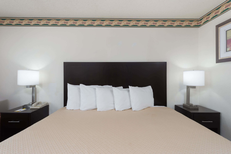 Bedroom 2, Days Inn by Wyndham Mexico, Audrain