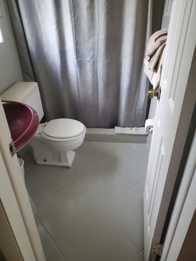 Bathroom 3, Conty's Motel, Collier