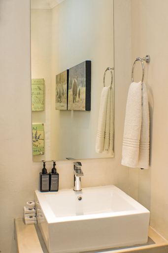 Bathroom 4, Khaya Ndlovu Safari Manor, Mopani
