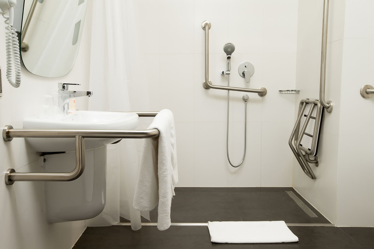 Bathroom 4, ibis Lima Reducto Miraflores, Lima