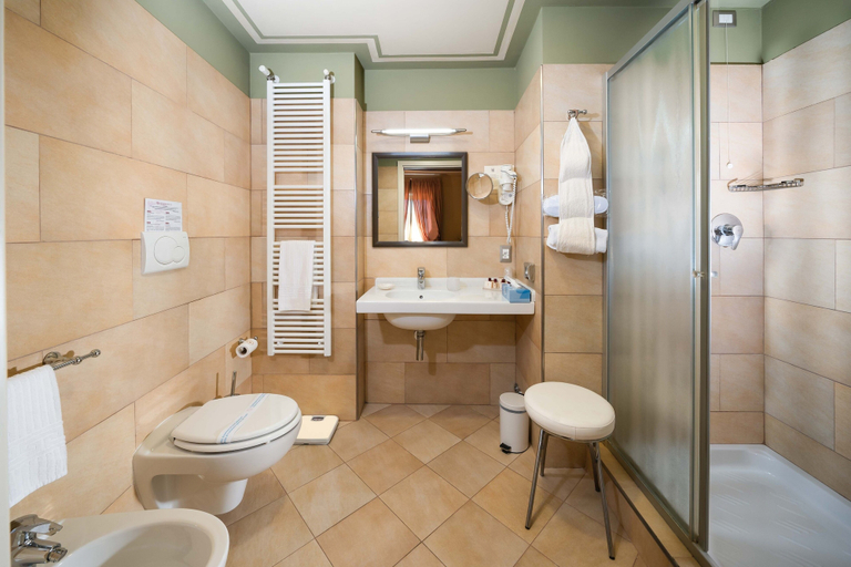 Bathroom 4, San Luca Palace Hotel, Lucca