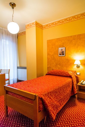 Bedroom 4, Hotel Diana, Brescia