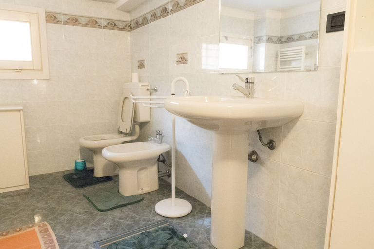 Bathroom 2, Casa Bella de Borgo, Bologna