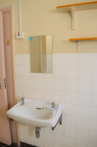 Bathroom 3, West Park, Westlands
