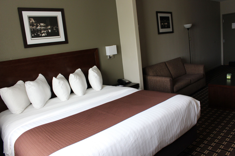 Bedroom 4, Baymont by Wyndham Columbus, Colorado