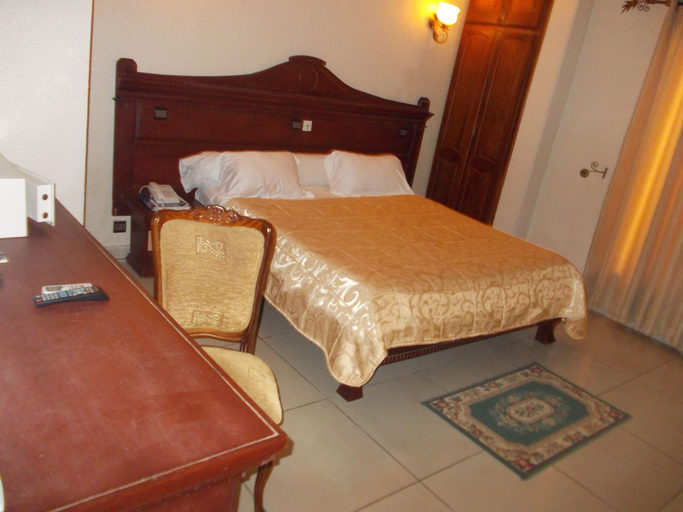 Bedroom 2, Vallée des Princes Hôtel, Wouri