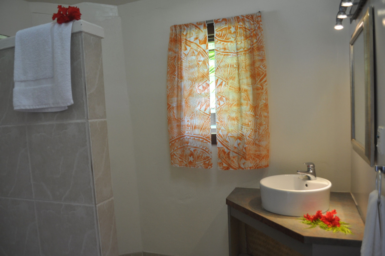 Bathroom 4, Le Vasa Resort, Aiga i le Tai