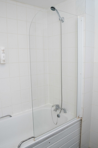 Bathroom 4, Rose Court Hotel, London