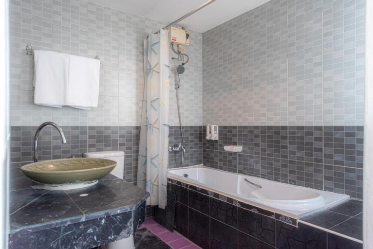 Bathroom 7