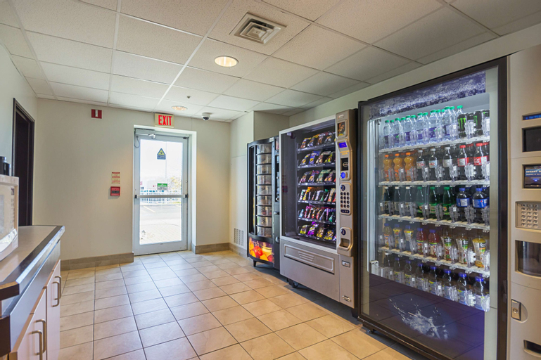 Food & Drinks 5, Motel 6 Whitby, ON - Toronto East, Durham