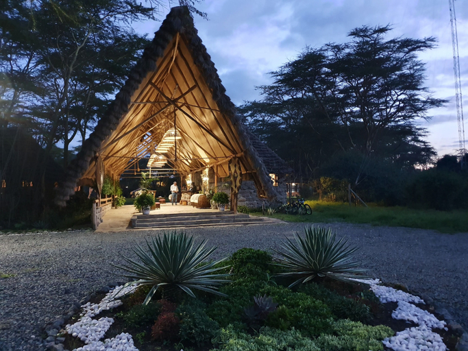 Exterior & Views
