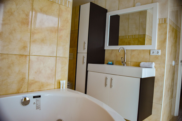 Bathroom 3, Palapa Beach Resort