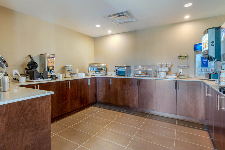 Food & Drinks 5, Comfort Inn & Suites, Lennox and Addington