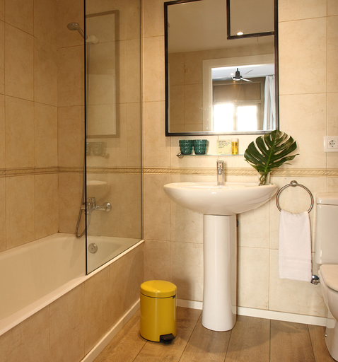 Bathroom, chic&basic Lemon Boutique Hotel, Barcelona