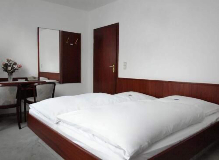 Bedroom 4, Hotel Filoxenia, Stuttgart