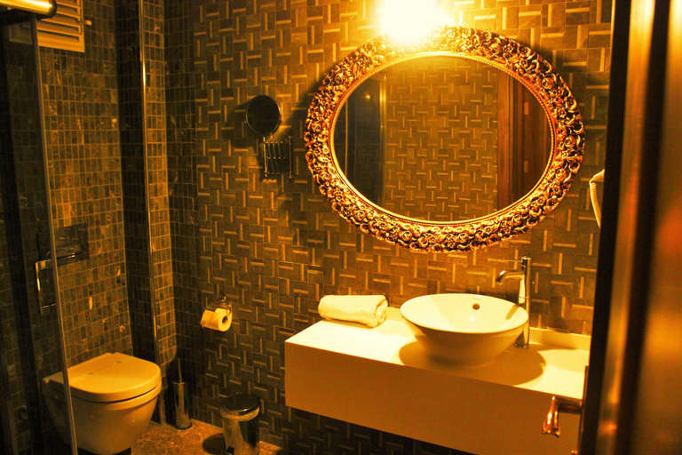 Bathroom 5, Vendome Hotel, Merkez