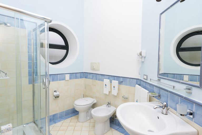 Bathroom 5, Hotel Murmann, Potenza