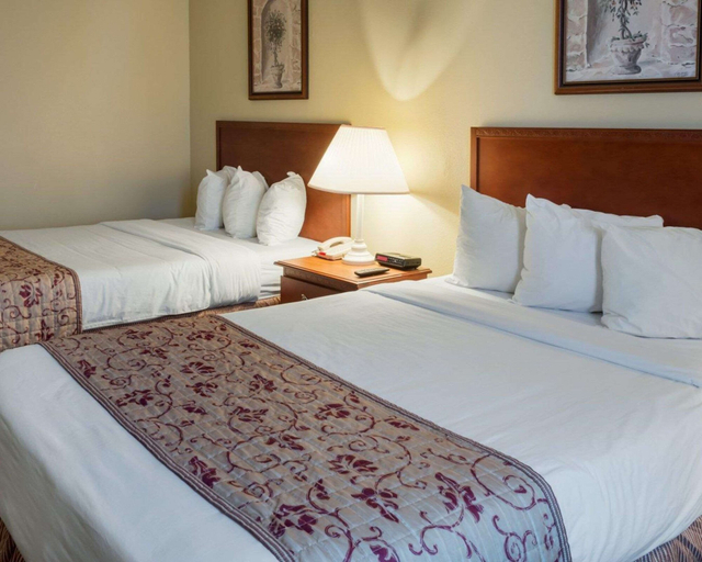 Bedroom 4, Rodeway Inn, Washington